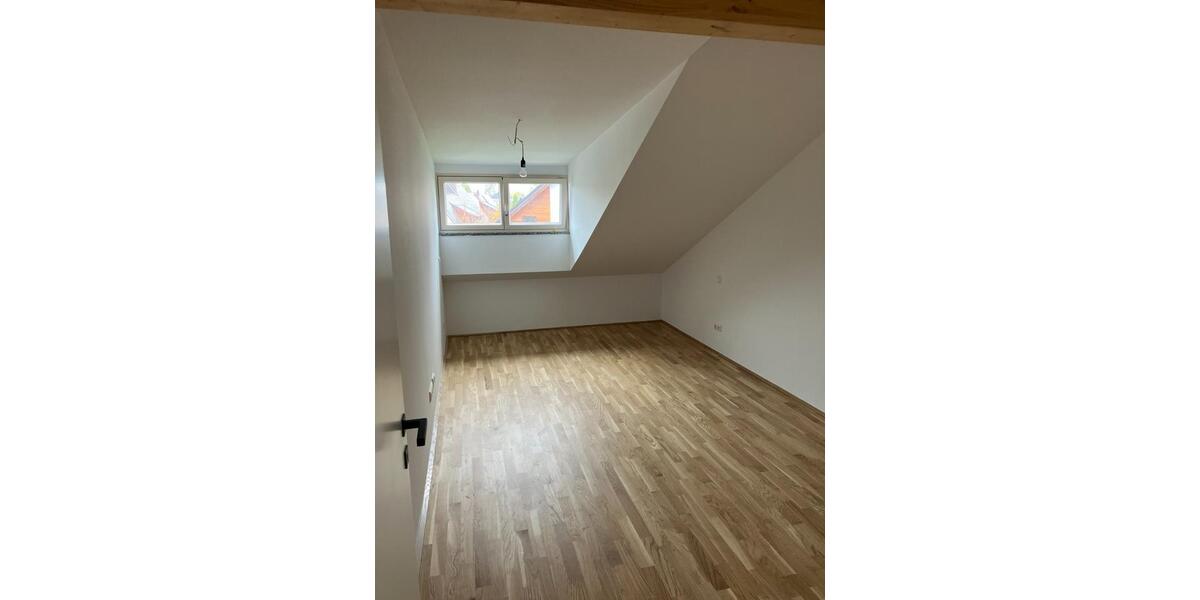 Dachgeschoßwohnung Grafrath - 3 Zimmer, 67 m&sup2;, 2.100&euro; | Angebot:24524231