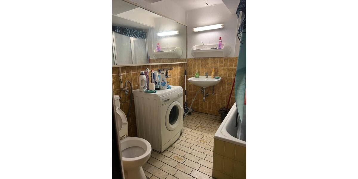 Zwei Personen WG 1 zimmer