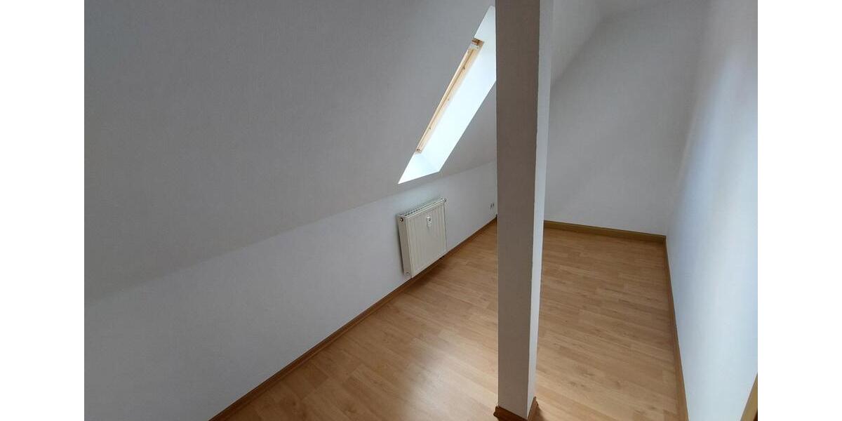 Dachgeschoßwohnung Döbeln - 2.5 Zimmer, 59 m&sup2;, 330&euro; | Angebot:25540933