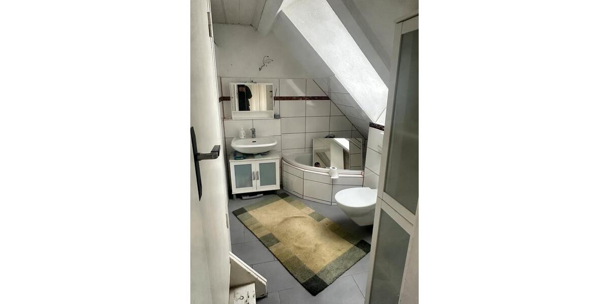 Dachgeschoßwohnung Hecklingen - 4 Zimmer, 115 m&sup2;, 850&euro; | Angebot:25960414