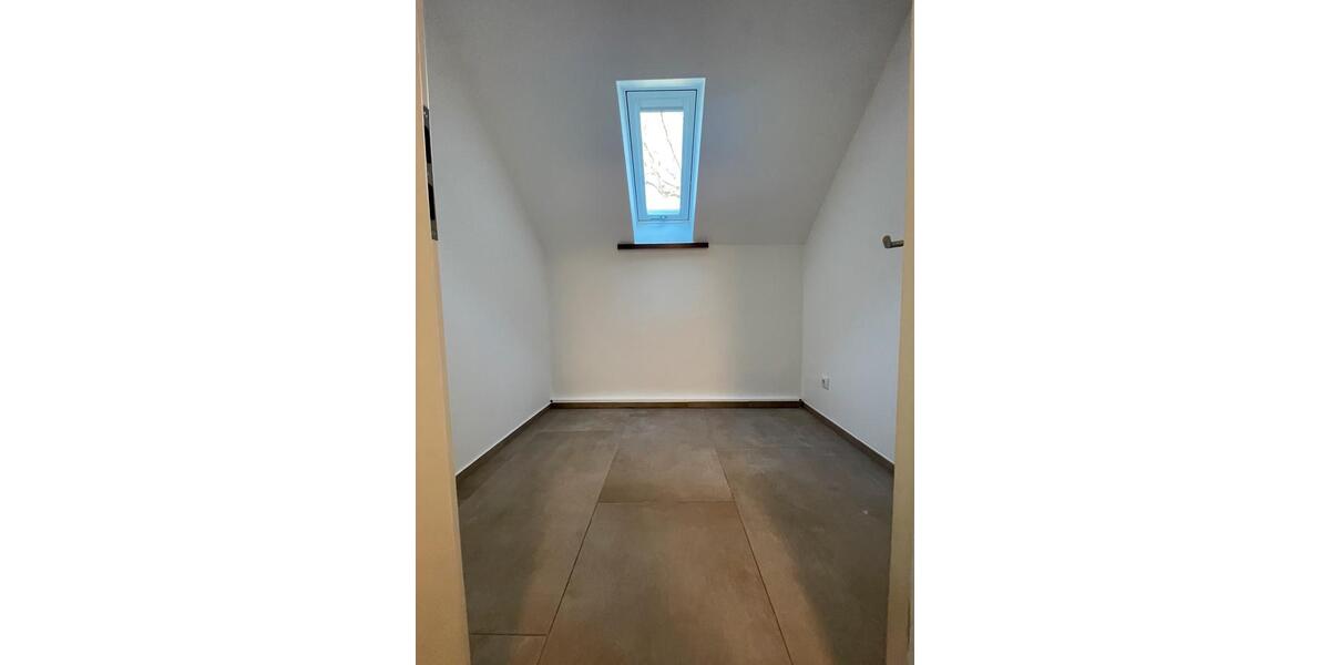 Dachgeschoßwohnung Haßfurt - 4 Zimmer, 105 m&sup2;, 990&euro; | Angebot:25311912