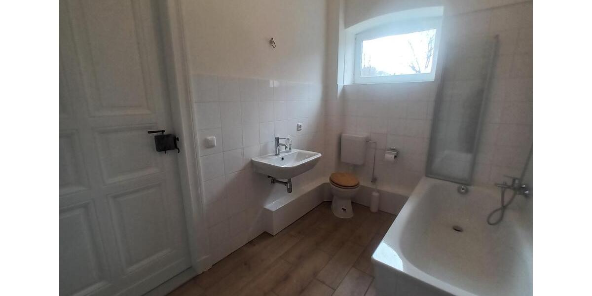 Hochparterre Luckenwalde - 5 Zimmer, 150 m&sup2;, 1.200&euro; | Angebot:26035070