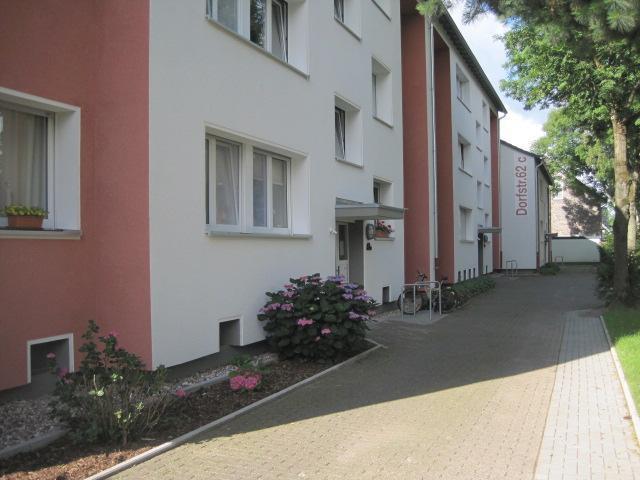 ***Renoviert und bezugsfertig... sehr schöne 3-Zimmerwohnung (2.OG) mit Balkon***