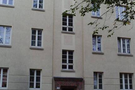 Helle Dachgeschoßwohnung in Leipzig - Ideal für Singles oder Paare