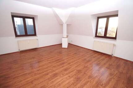 3-Zimmer-DG-Wohnung mit großer Küche, Bad mit Badewanne und Dusche 3 zimmer