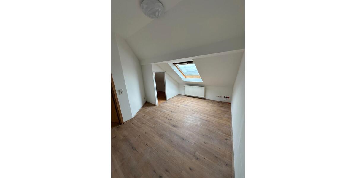 Dachgeschoßwohnung Biebertal - 3 Zimmer, 75 m&sup2;, 700&euro; | Angebot:26534373