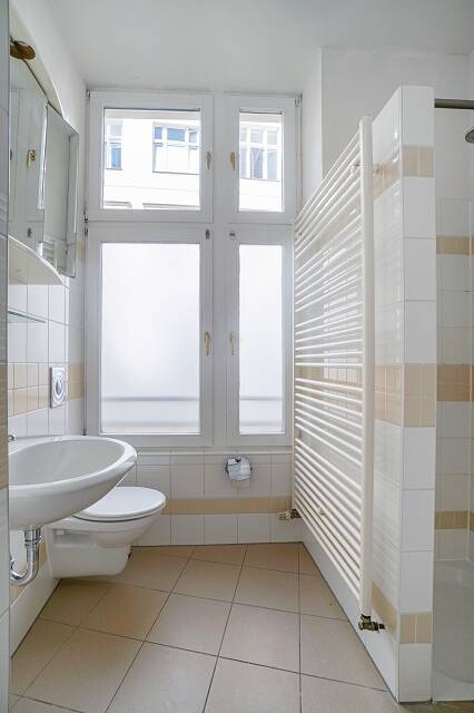 Charaktervolle und großzügige AltbauWohnung mit teilgewerblicher Nutzung