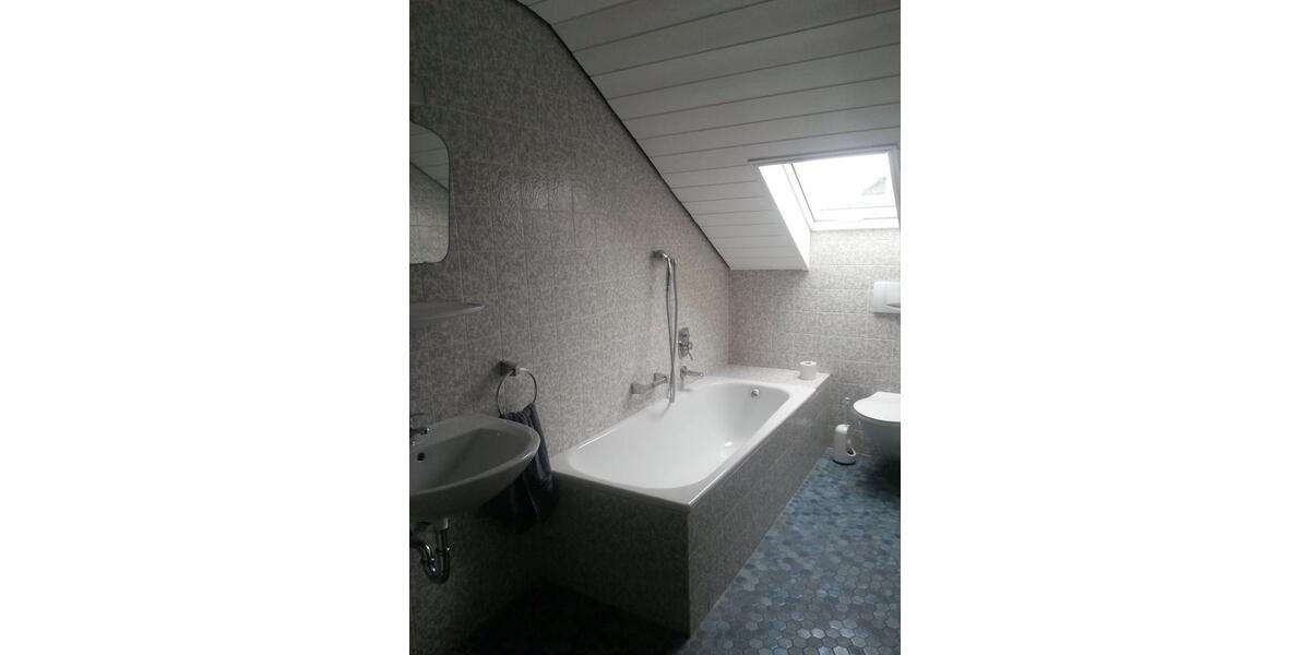 Dachgeschoßwohnung Brakel - 3 Zimmer, 88 m&sup2;, 430&euro; | Angebot:25782660