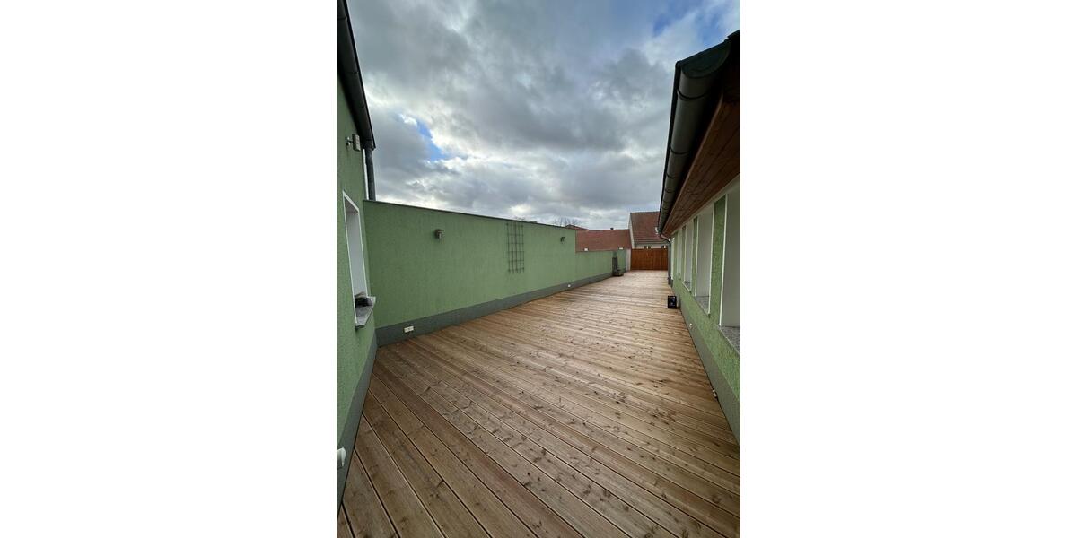 Dachgeschoßwohnung Strausberg - 5 Zimmer, 250 m&sup2;, 2.250&euro; | Angebot:25044276