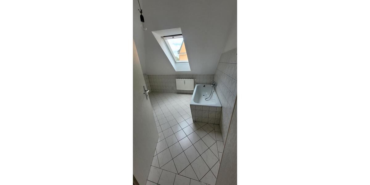 Dachgeschoßwohnung Limbach-Oberfrohna Oberfrohna - 2 Zimmer, 37 m&sup2;, 220&euro; | Angebot:26211120
