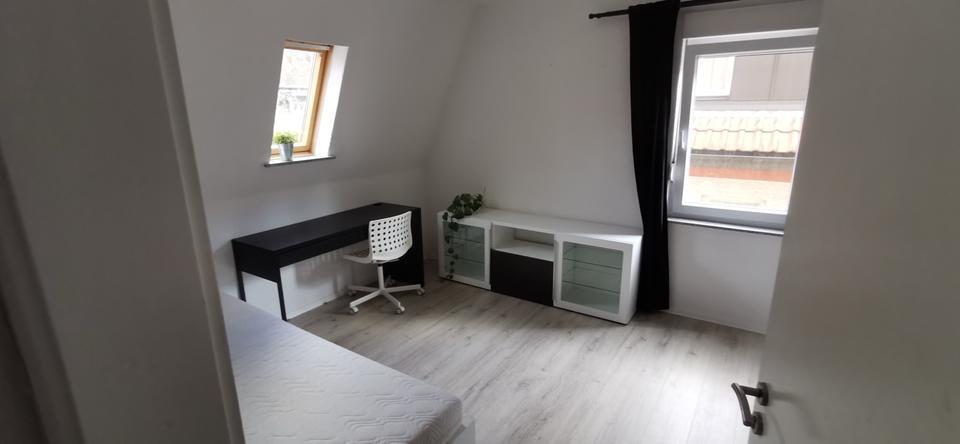 Ein 1 Zimmer Wg keine Wohnung in Esslingen Mitte GästeMonteur
