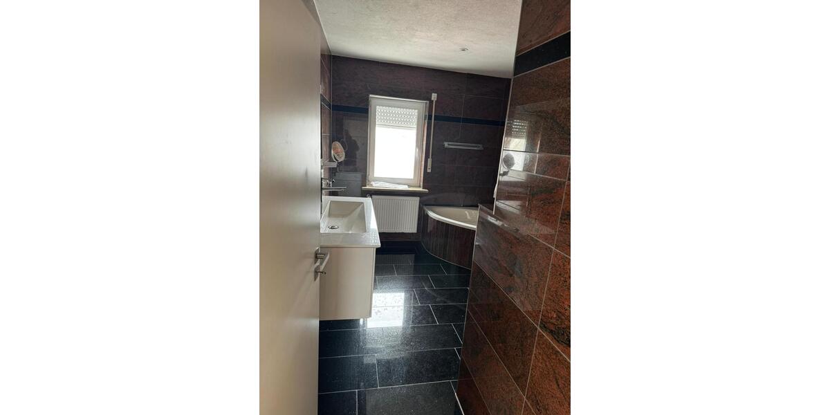 Einfamilienhaus Gunzenhausen - 3 Zimmer, 120 m&sup2;, 1.200&euro; | Angebot:26084558