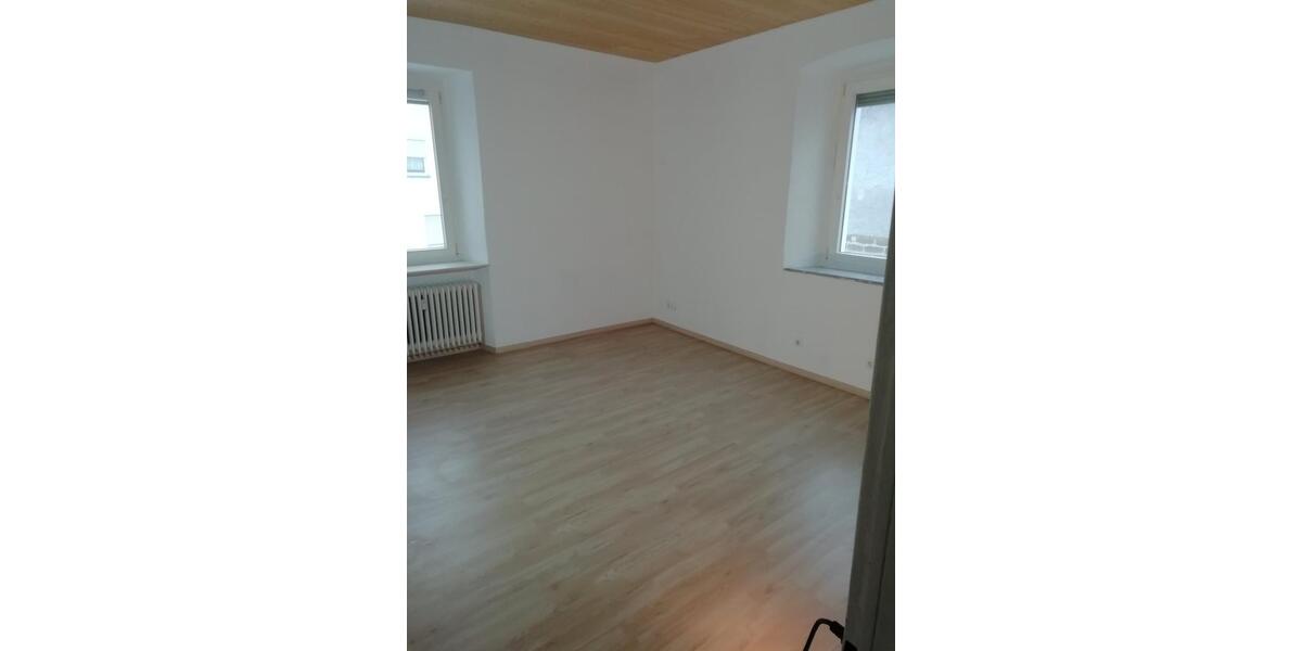 Etagenwohnung Niederwerrn - 2.5 Zimmer, 75 m&sup2;, 630&euro; | Angebot:25263408