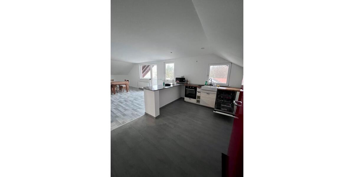 Dachgeschoßwohnung Walldorf - 3 Zimmer, 120 m&sup2;, 1.050&euro; | Angebot:24377932