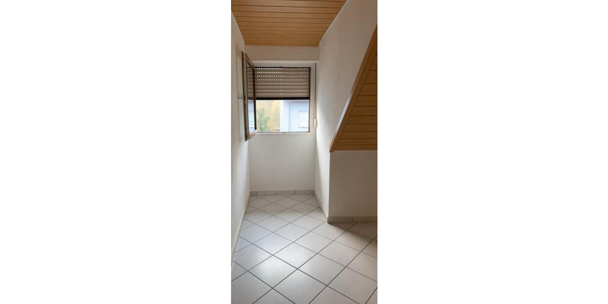 Etagenwohnung Saarbrücken Scheidt - 3 Zimmer, 93 m&sup2;, 1.000&euro; | Angebot:25905778