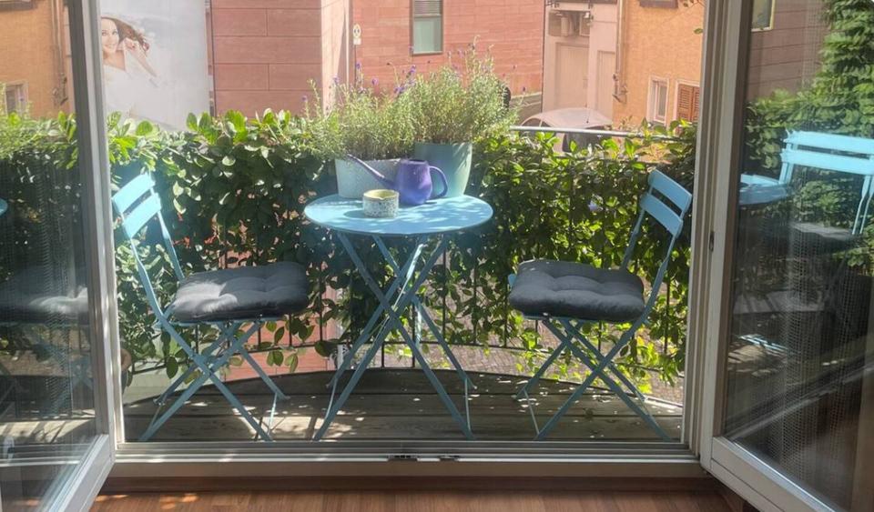 2-Zimmerwohnung mit Balkon, TV, Wlan, BadWc, Küche, Doppelbett, Essplatz, Waschmaschine, Trockner und Parkplatz 2 zimmer