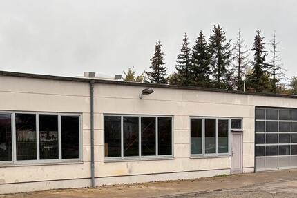 Werkstatt Halle zu vermieten – ca. 250 m² – mit großem Rolltor zimmer