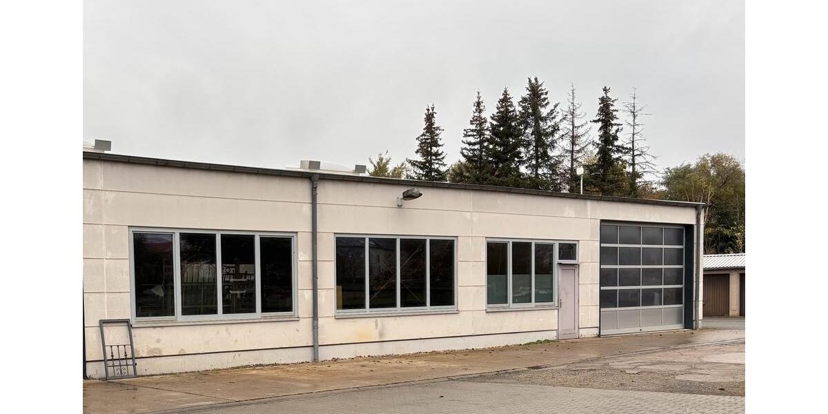 Werkstatt Halle zu vermieten – ca. 250 m² – mit großem Rolltor zimmer