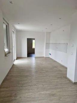 Dachgeschoßwohnung Schönefeld - 4 Zimmer, 135 m&sup2;, 1.486&euro; | Angebot:26060398
