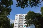 Familien-Wohnung in grüner Lage mit Balkon + renoviert + Wannenbad + separates WC + Aufzug
