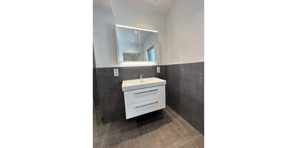 Etagenwohnung Trier Innenstadt - 2 Zimmer, 97 m&sup2;, 1.330&euro; | Angebot:26188095