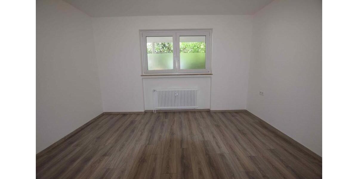 +++ Renovierte Erdgeschosswohnung mit Balkon und Wanne +++ 3 zimmer