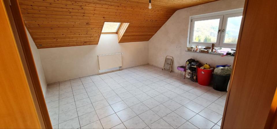 Dachgeschoßwohnung Geislingen an der Steige - 3.5 Zimmer, 102 m&sup2;, 980&euro; | Angebot:24630717