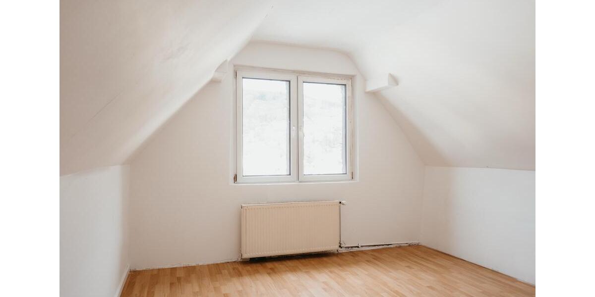Etagenwohnung Werdohl - 4 Zimmer, 98 m&sup2;, 695&euro; | Angebot:26212294