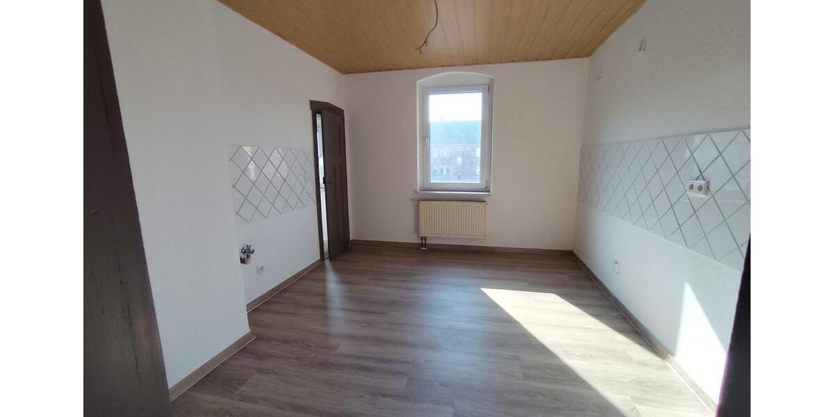 Etagenwohnung Bitterfeld-Wolfen Bitterfeld - 4 Zimmer, 90 m&sup2;, 675&euro; | Angebot:25857271