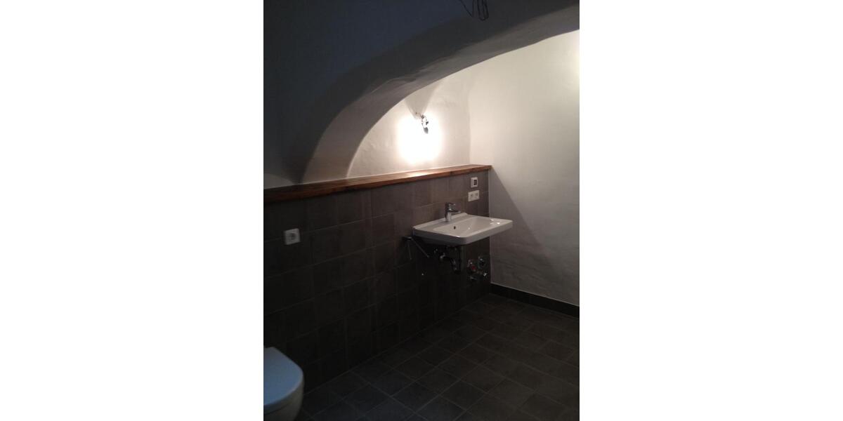 Etagenwohnung Burghausen - 2 Zimmer, 107 m&sup2;, 1.025&euro; | Angebot:25378085