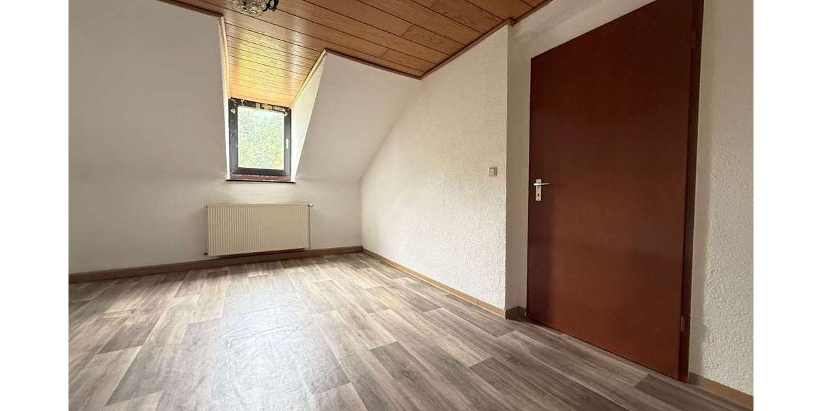 Gemütliche 3-Zimmer-Dachgeschosswohnung mit ca. 72 m² in Friedrichsthal-Bildstock - 3- Friedrichsthal | Angebot:27199791