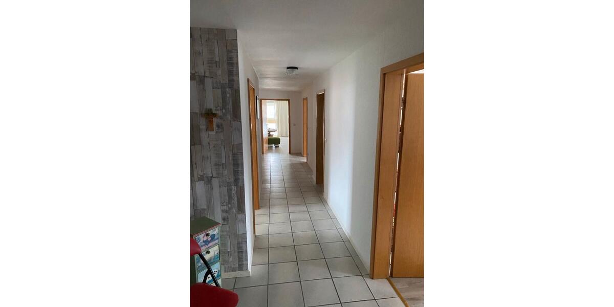 Dachgeschoßwohnung Lüder - 4 Zimmer, 116 m&sup2;, 950&euro; | Angebot:25903337