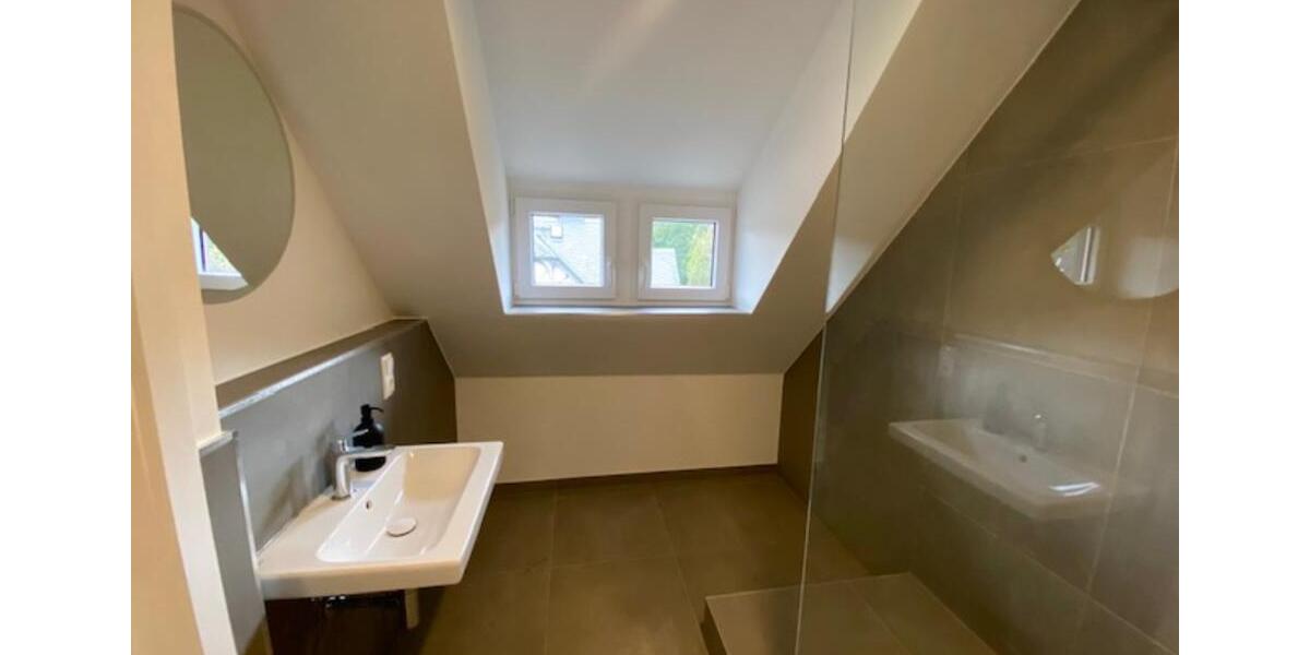 Dachgeschoßwohnung Wiesbaden Bierstadt - 2 Zimmer, 59 m&sup2;, 1.020&euro; | Angebot:24422077