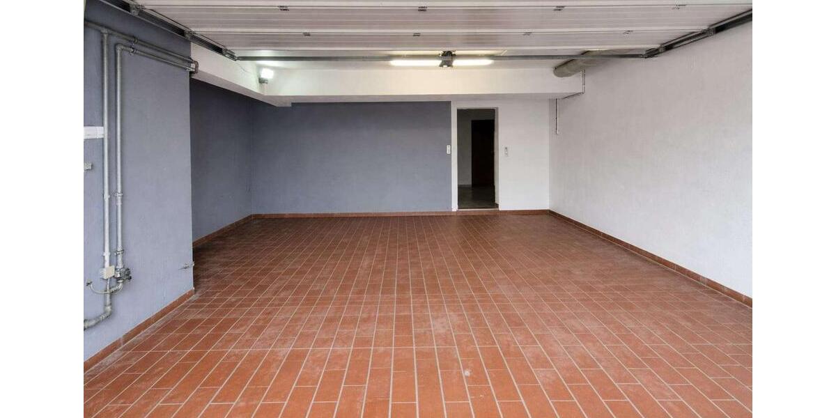 Etagenwohnung Kitzingen - 3 Zimmer, 125 m&sup2;, 1.200&euro; | Angebot:25266956