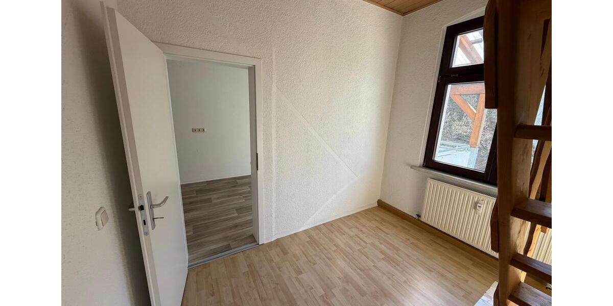 Dachgeschoßwohnung Greiz - 3 Zimmer, 65 m&sup2;, 325&euro; | Angebot:26070754
