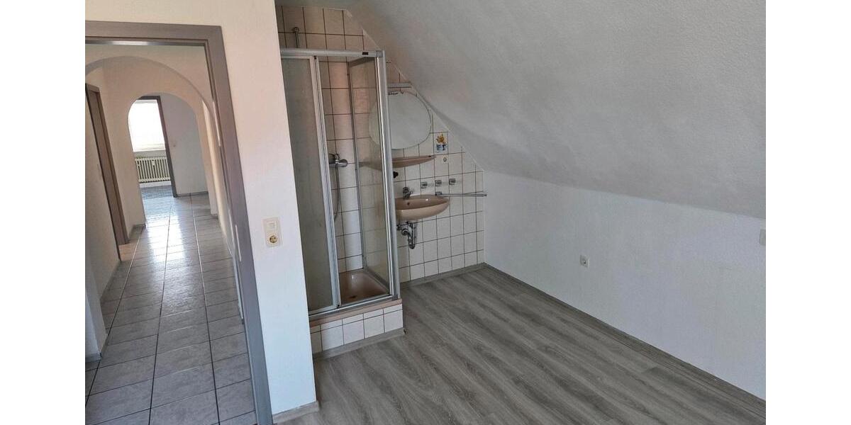 Dachgeschoßwohnung Aurach - 3 Zimmer, 100 m&sup2;, 1.150&euro; | Angebot:25932549