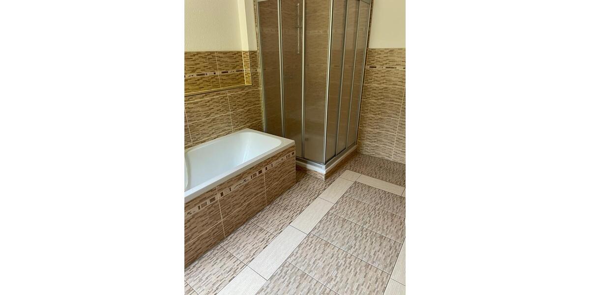 Etagenwohnung Nienburg (Saale) - 3 Zimmer, 125 m&sup2;, 650&euro; | Angebot:26058636