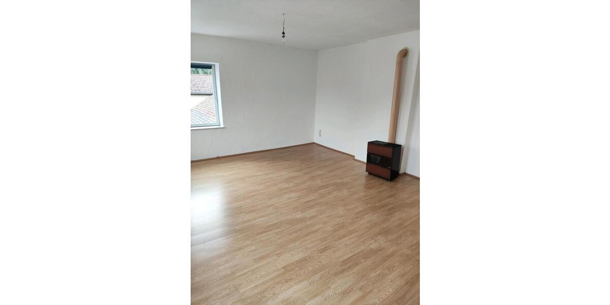 Etagenwohnung Hengersberg - 5 Zimmer, 140 m&sup2;, 550&euro; | Angebot:24771838
