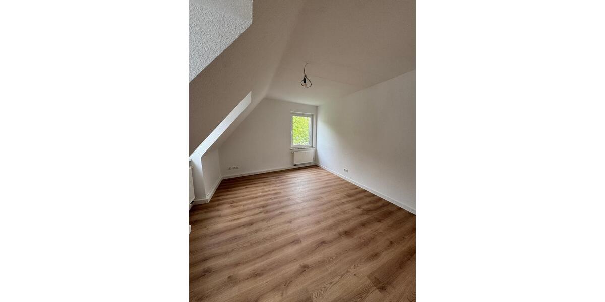 Dachgeschoßwohnung Siegen - 4 Zimmer, 67 m&sup2;, 650&euro; | Angebot:26587523