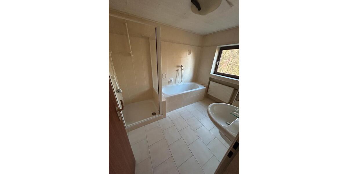 Etagenwohnung Waldsassen - 4 Zimmer, 100 m&sup2;, 1.000&euro; | Angebot:25516193