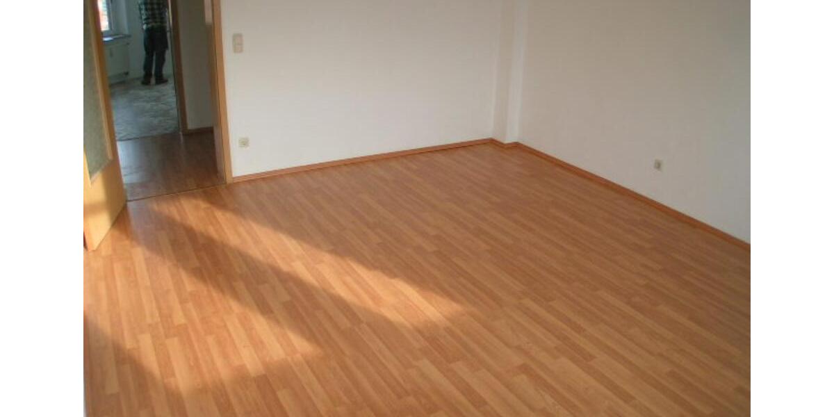 Werdau-Süd, 3-Raum-Dachgeschoss-Wohnung 2 zimmer