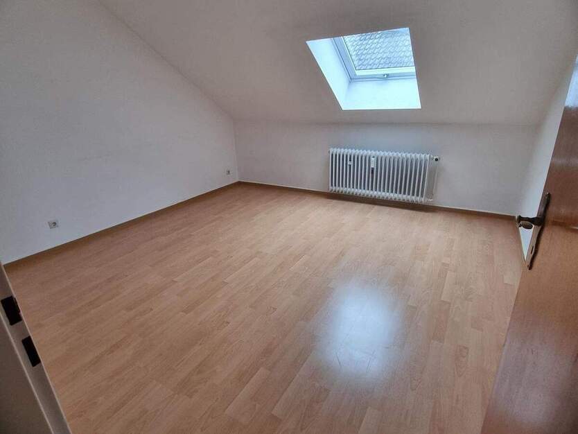 Großzügige 3 Zimmer Dachgeschosswohnung mit Balkon 3 zimmer