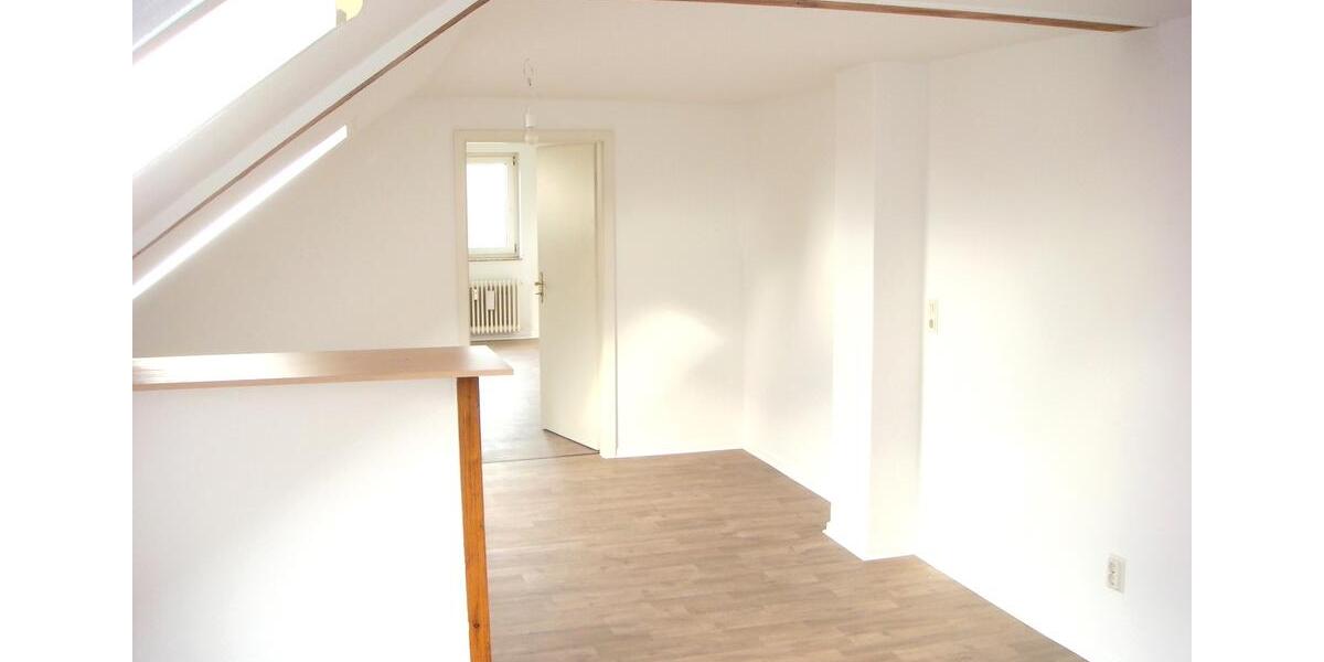 Dachgeschoßwohnung Uetze - 3 Zimmer, 80 m&sup2;, 545&euro; | Angebot:25825453