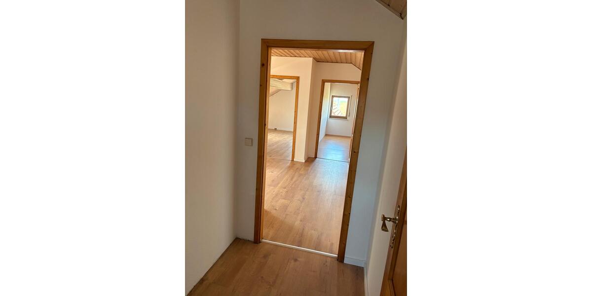 Dachgeschoßwohnung Ellingen - 2.5 Zimmer, 55 m&sup2;, 385&euro; | Angebot:26322569