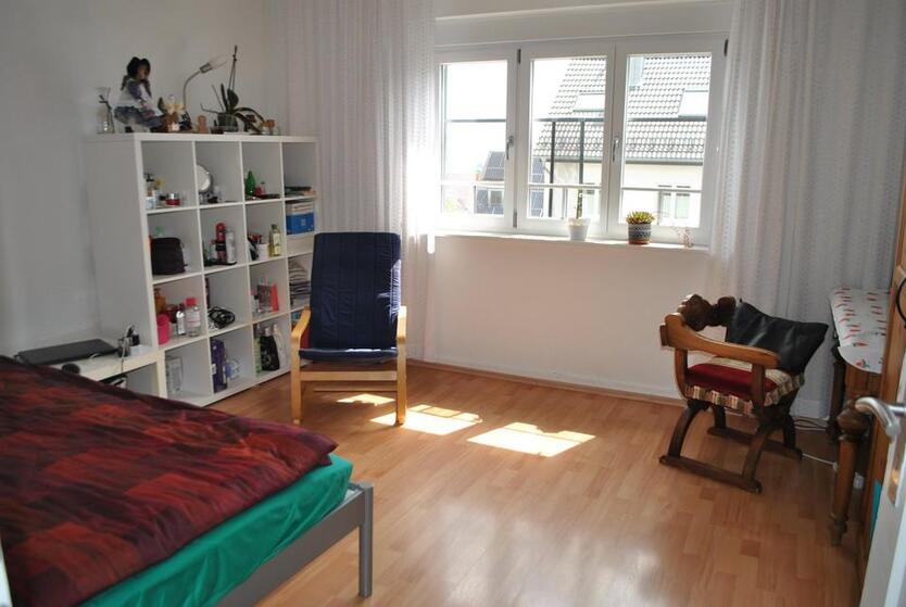 möbliertes Zimmer in 3er Frauen-Wg., 400,- plus Strom