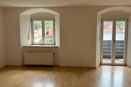 Wohnung Bodenwöhr - 3 Zimmer, 92 m&sup2;, 820&euro; | Angebot:26124375