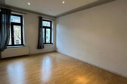 Wunderschöne 2-Zimmer-Altbauwohnung in zentraler Lage zimmer