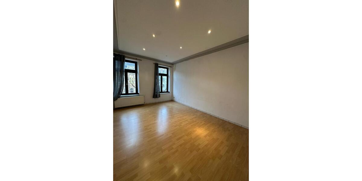 Wunderschöne 2-Zimmer-Altbauwohnung in zentraler Lage zimmer