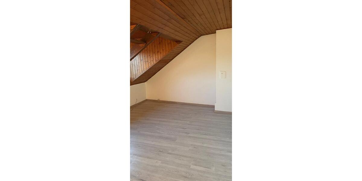 Dachgeschoßwohnung Saarwellingen - 2 Zimmer, 54 m&sup2;, 400&euro; | Angebot:25971128