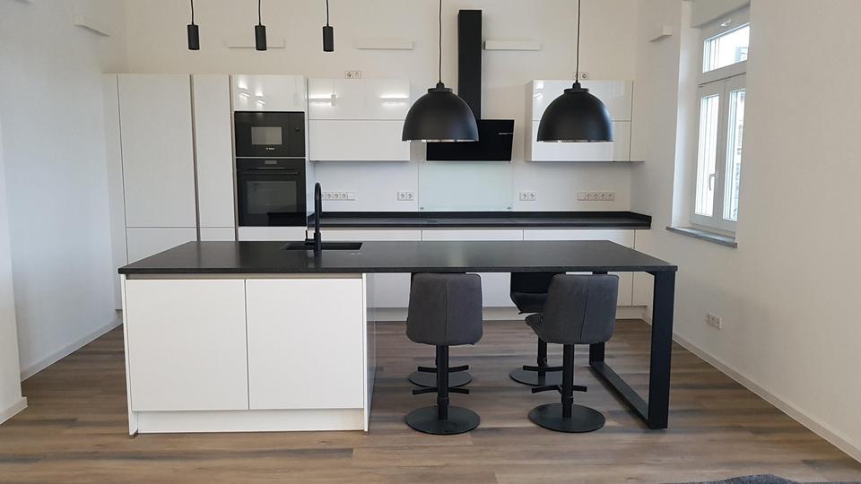 Dachgeschoßwohnung Hof Altstadt - 4 Zimmer, 100 m&sup2;, 1.250&euro; | Angebot:26470993
